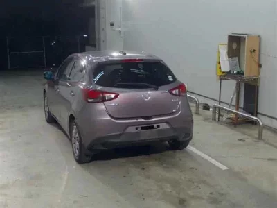 Mazda DEMIO  с аукциона в Японии