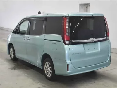 Toyota ESQUIRE  с аукциона в Японии