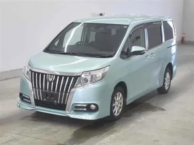Toyota ESQUIRE  с аукциона в Японии