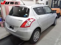 Suzuki SWIFT лот № 7082 оценка R  с аукциона в Японии 1