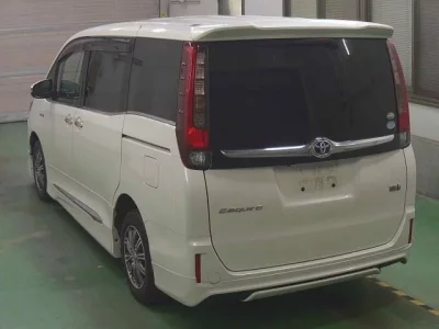 Toyota ESQUIRE  с аукциона в Японии