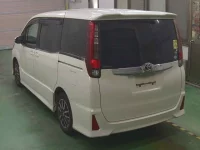 Toyota NOAH лот № 5025 оценка 3.5  с аукциона в Японии 1