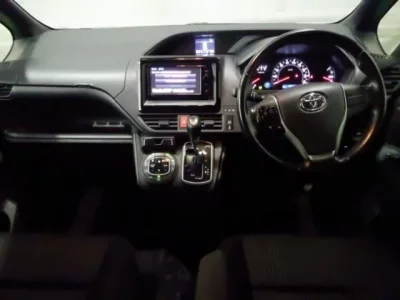 Toyota NOAH  с аукциона в Японии