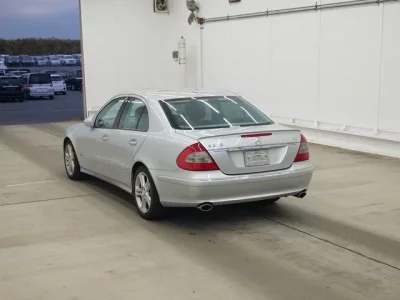 Mercedes-Benz E CLASS  с аукциона в Японии