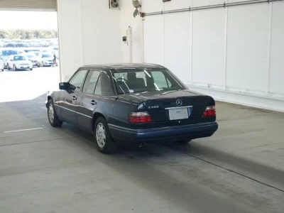 Mercedes-Benz E CLASS  с аукциона в Японии