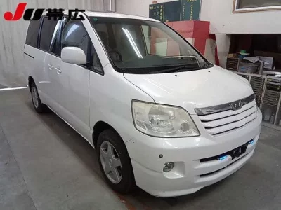 Toyota NOAH  с аукциона в Японии