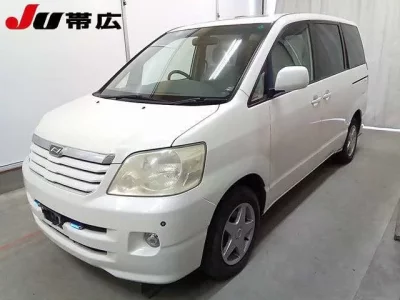 Toyota NOAH  с аукциона в Японии