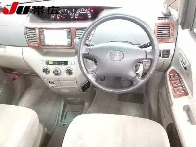 Toyota NOAH  с аукциона в Японии
