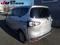 Toyota SIENTA лот № 5011 оценка R  с аукциона в Японии 1