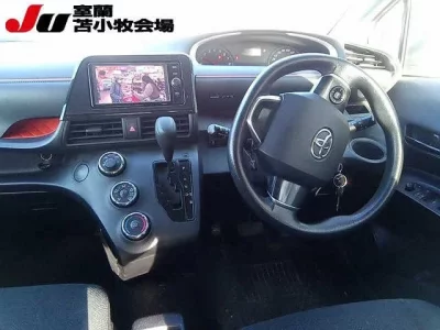 Toyota SIENTA  с аукциона в Японии