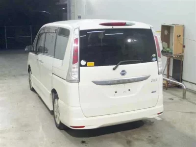 Nissan SERENA  с аукциона в Японии