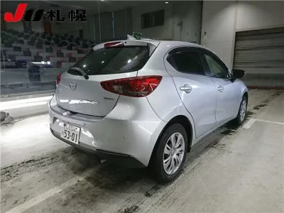 Mazda MAZDA2  с аукциона в Японии
