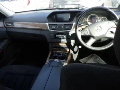 Mercedes-Benz E CLASS  с аукциона в Японии