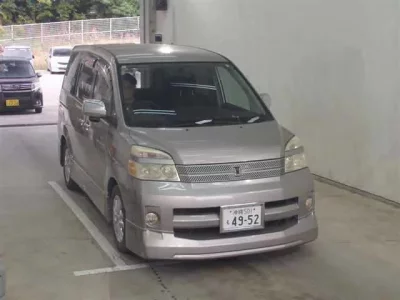 Toyota VOXY  с аукциона в Японии