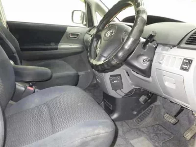 Toyota VOXY  с аукциона в Японии