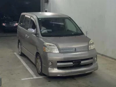 Toyota VOXY  с аукциона в Японии