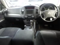 Mitsubishi PAJERO лот № 3050 оценка 3.5  с аукциона в Японии 2