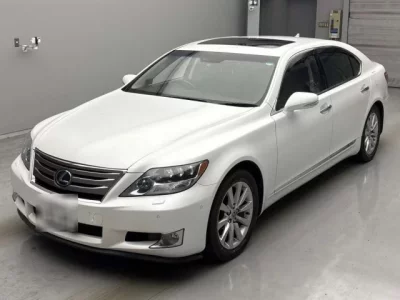 Lexus LS  с аукциона в Японии