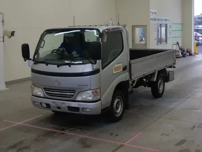 Toyota DYNA  с аукциона в Японии