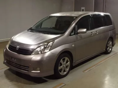 Toyota ISIS  с аукциона в Японии