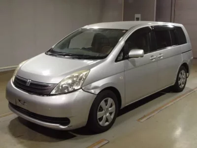 Toyota ISIS  с аукциона в Японии