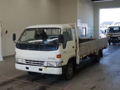 Toyota DYNA  с аукциона в Японии