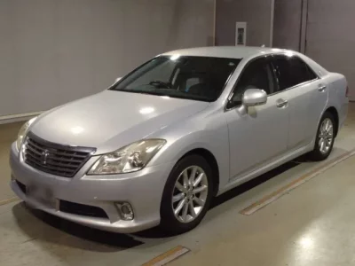 Toyota CROWN  с аукциона в Японии