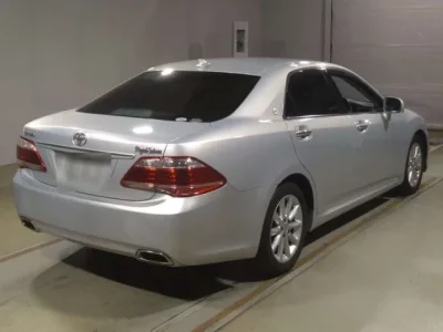Toyota CROWN  с аукциона в Японии