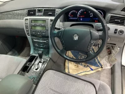 Toyota CROWN  с аукциона в Японии