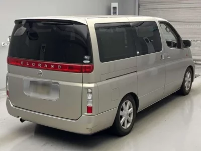 Nissan ELGRAND  с аукциона в Японии