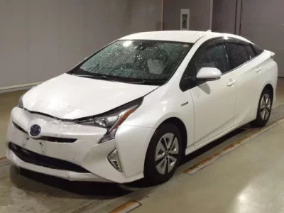 Toyota PRIUS  с аукциона в Японии