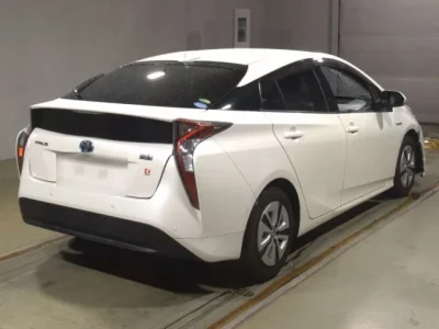 Toyota PRIUS  с аукциона в Японии
