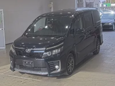 Toyota VOXY  с аукциона в Японии
