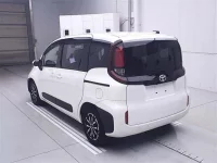 Toyota SIENTA лот № 8213 оценка R  с аукциона в Японии 1