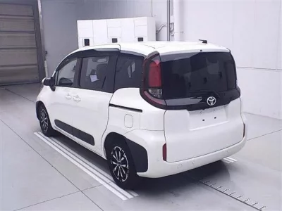 Toyota SIENTA  с аукциона в Японии