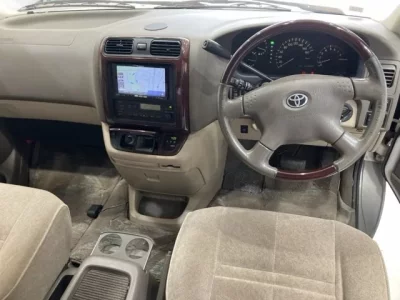 Toyota HIACE  с аукциона в Японии