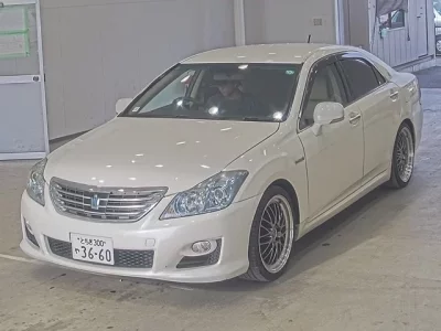 Toyota CROWN  с аукциона в Японии