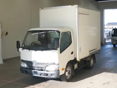 Toyota DYNA  с аукциона в Японии