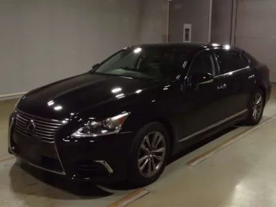 Lexus LS  с аукциона в Японии