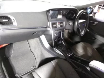 Volvo V40  с аукциона в Японии