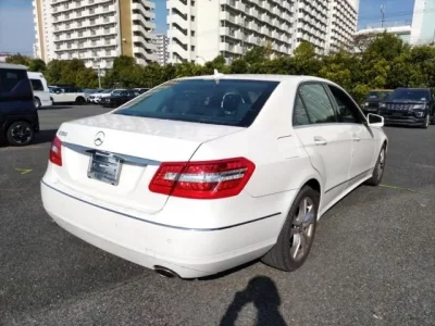 Mercedes-Benz E CLASS  с аукциона в Японии