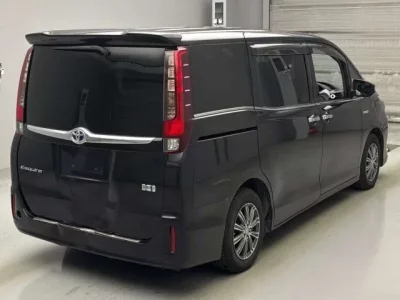 Toyota ESQUIRE  с аукциона в Японии