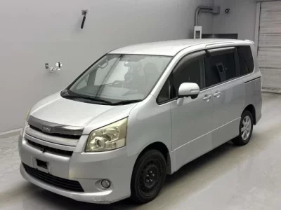 Toyota NOAH  с аукциона в Японии