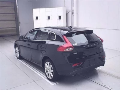Volvo V40  с аукциона в Японии