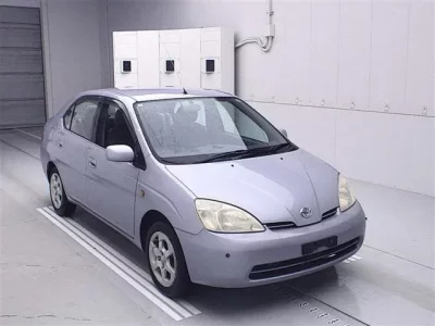 Toyota PRIUS  с аукциона в Японии