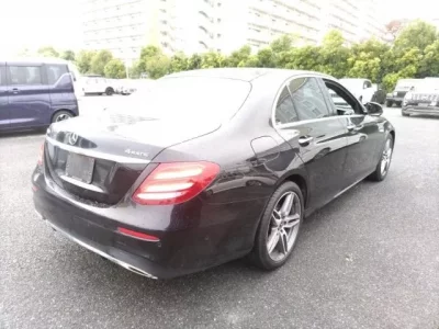 Mercedes-Benz E CLASS  с аукциона в Японии