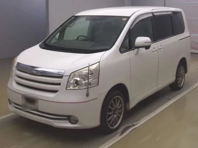 Toyota NOAH  с аукциона в Японии