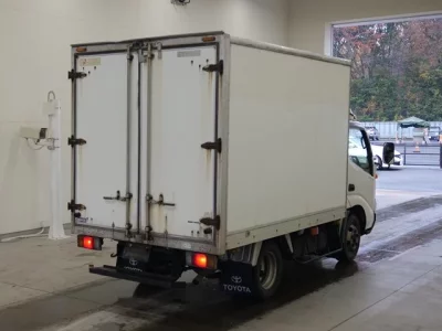 Toyota DYNA  с аукциона в Японии
