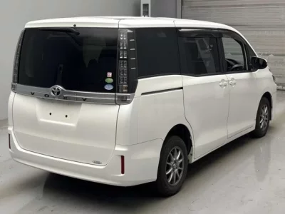 Toyota VOXY  с аукциона в Японии