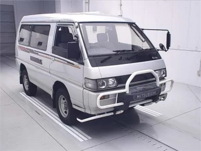 Mitsubishi DELICA WAGON